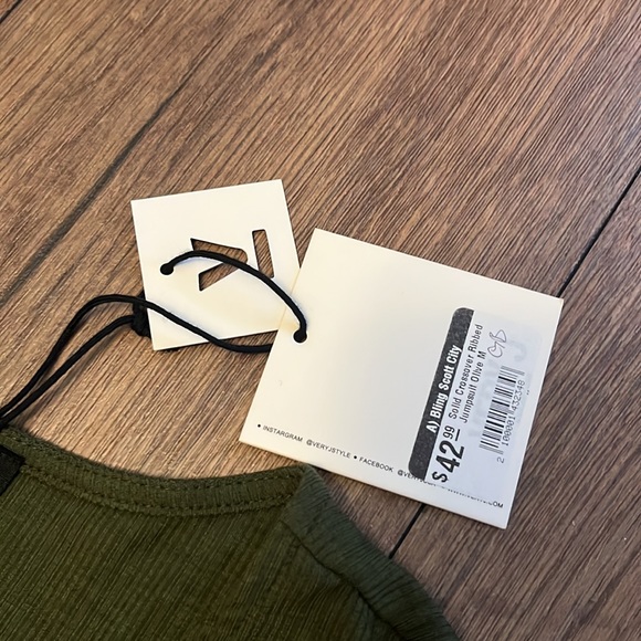 VERY J Olive Ribbed Surplice Long Sleeve Jumpsuit size medium - Picture 6 of 9